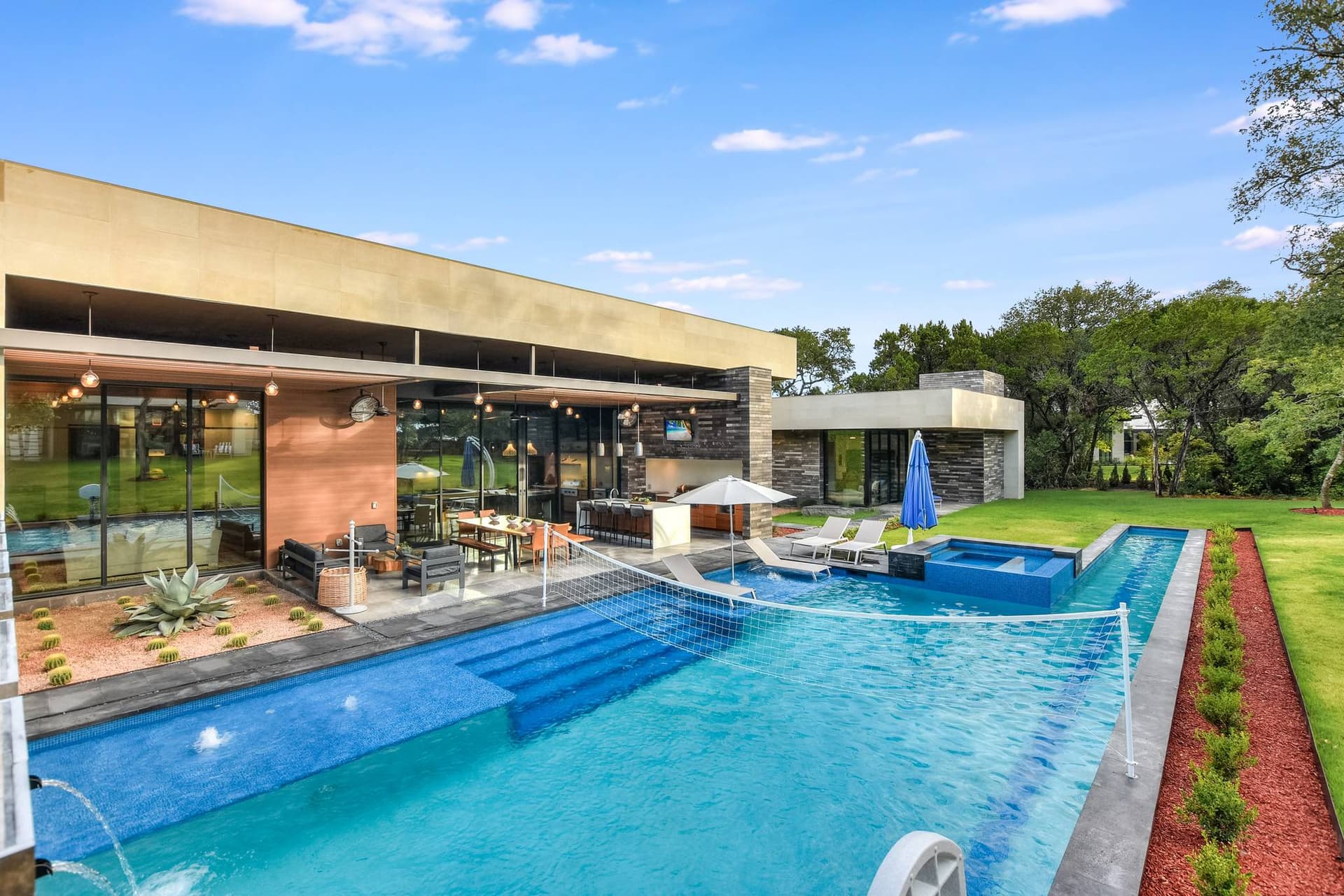 Austin Pinnacle - Image 1