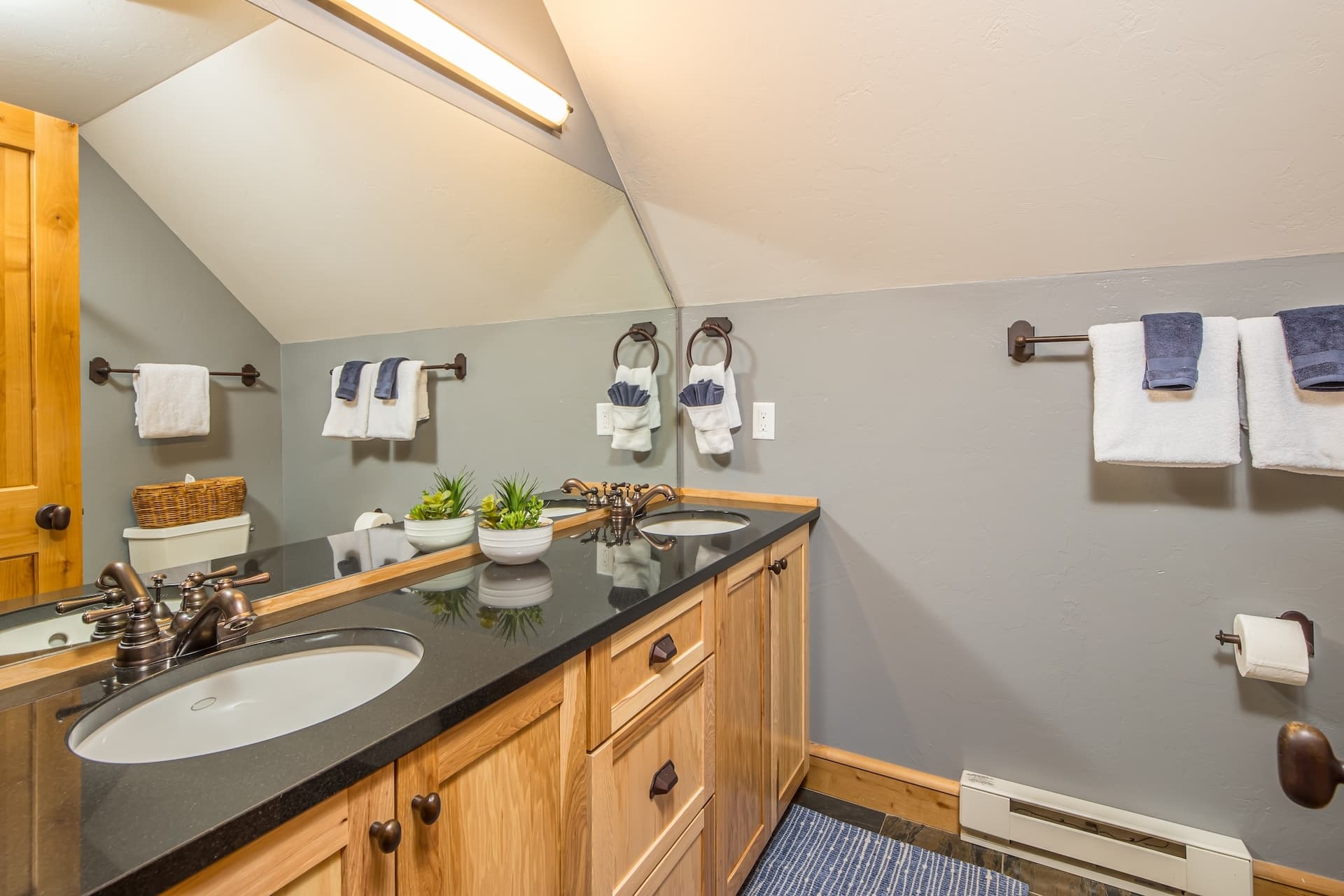 Chief Gull Cabin - Image 33