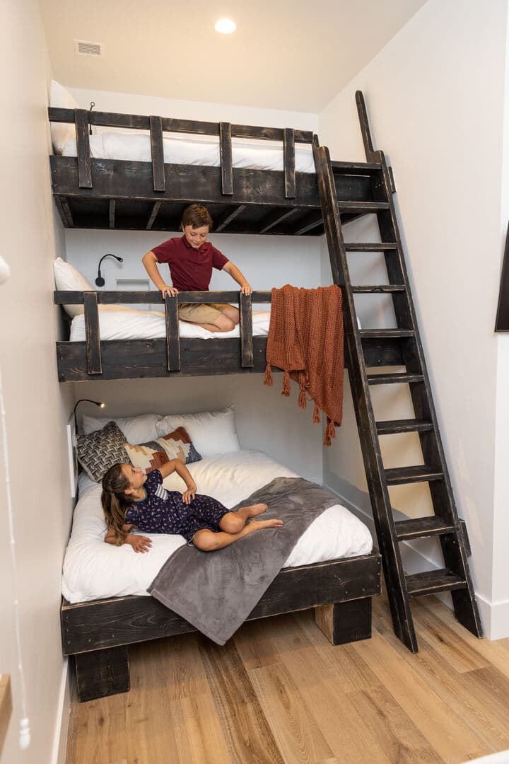 Twilight Moon Ranch - 10 Bedroom - Image 18