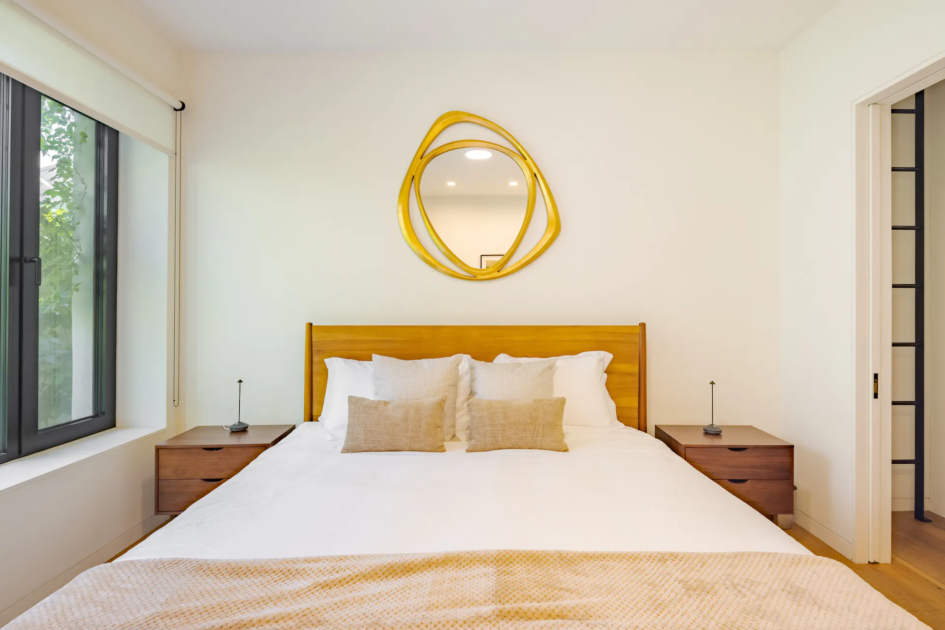 Empire House - Image 16