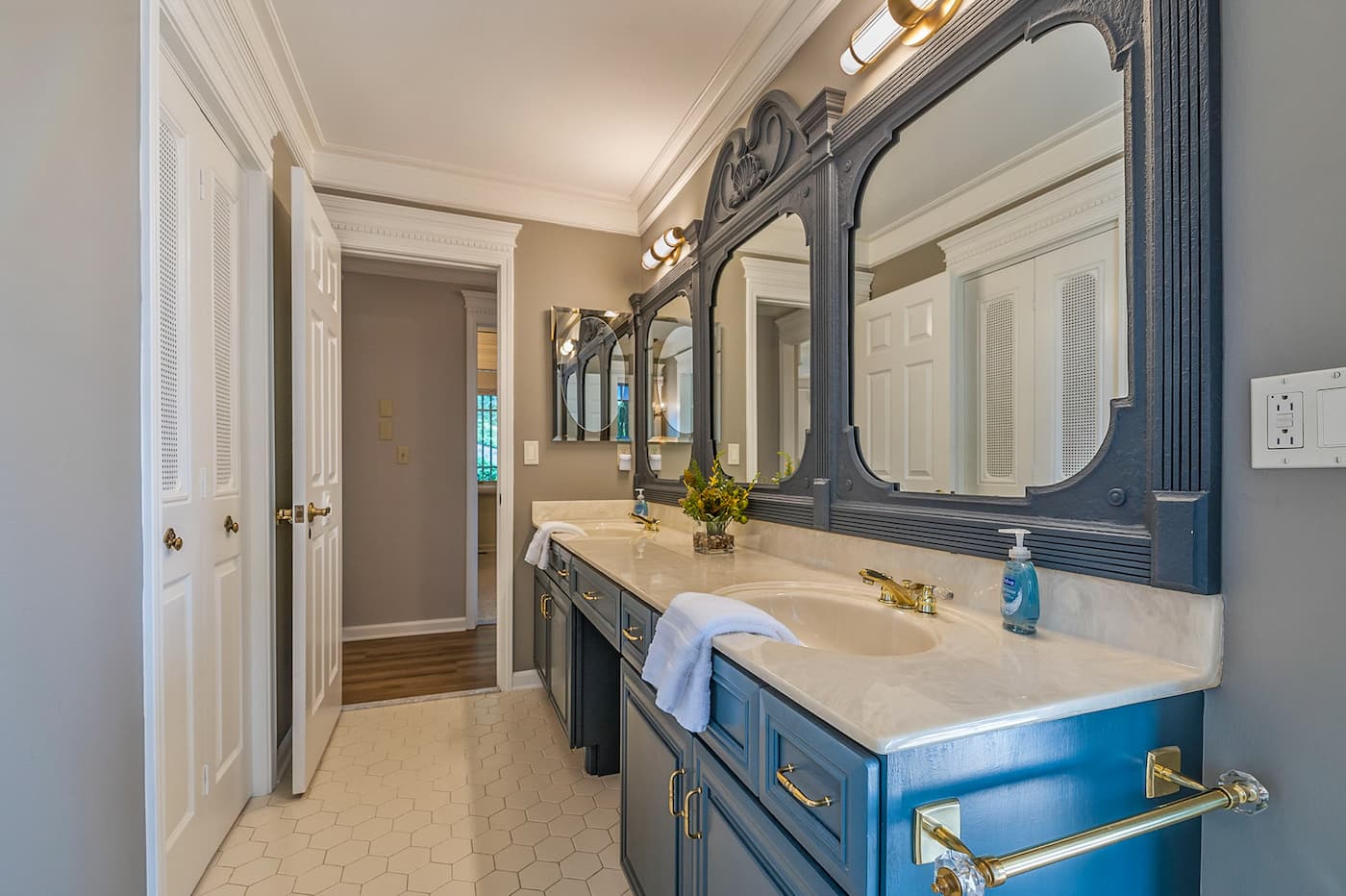 High Society - Image 20