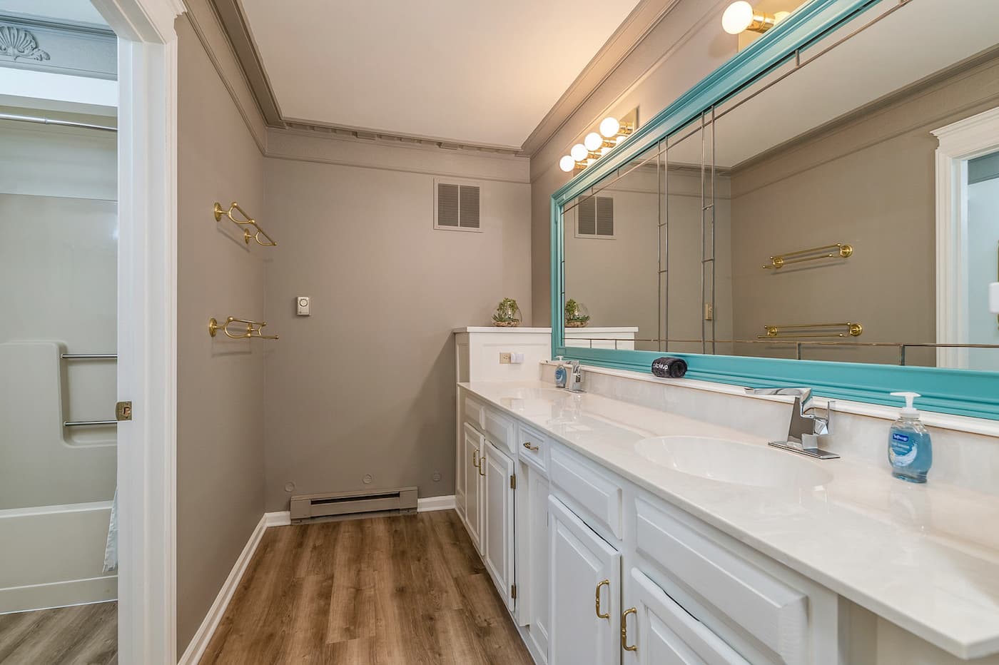 High Society - Image 40