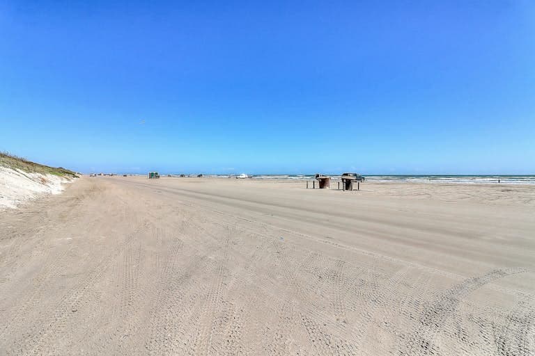 Commodore’s Hideout - Image 50