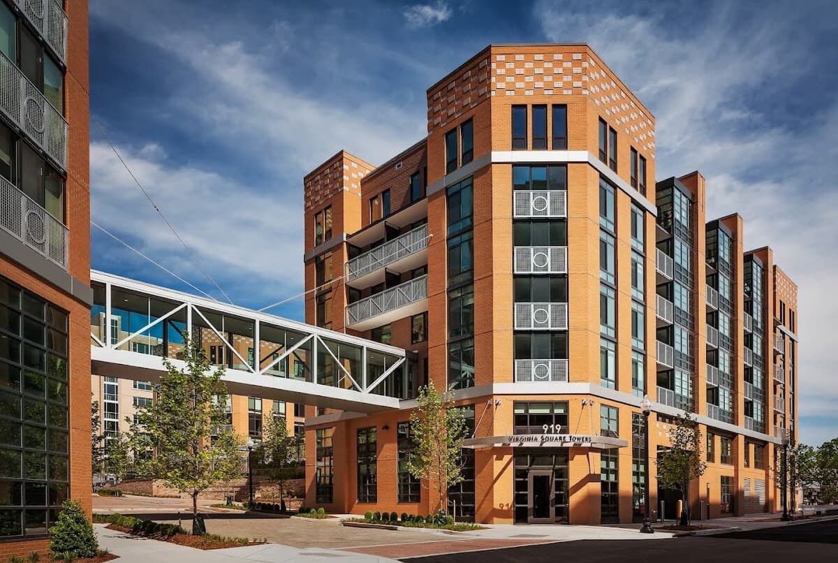 Red Brick Residence - Image 31