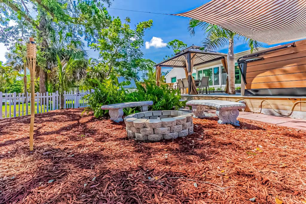 Tranquil Lakeside Haven - Image 33