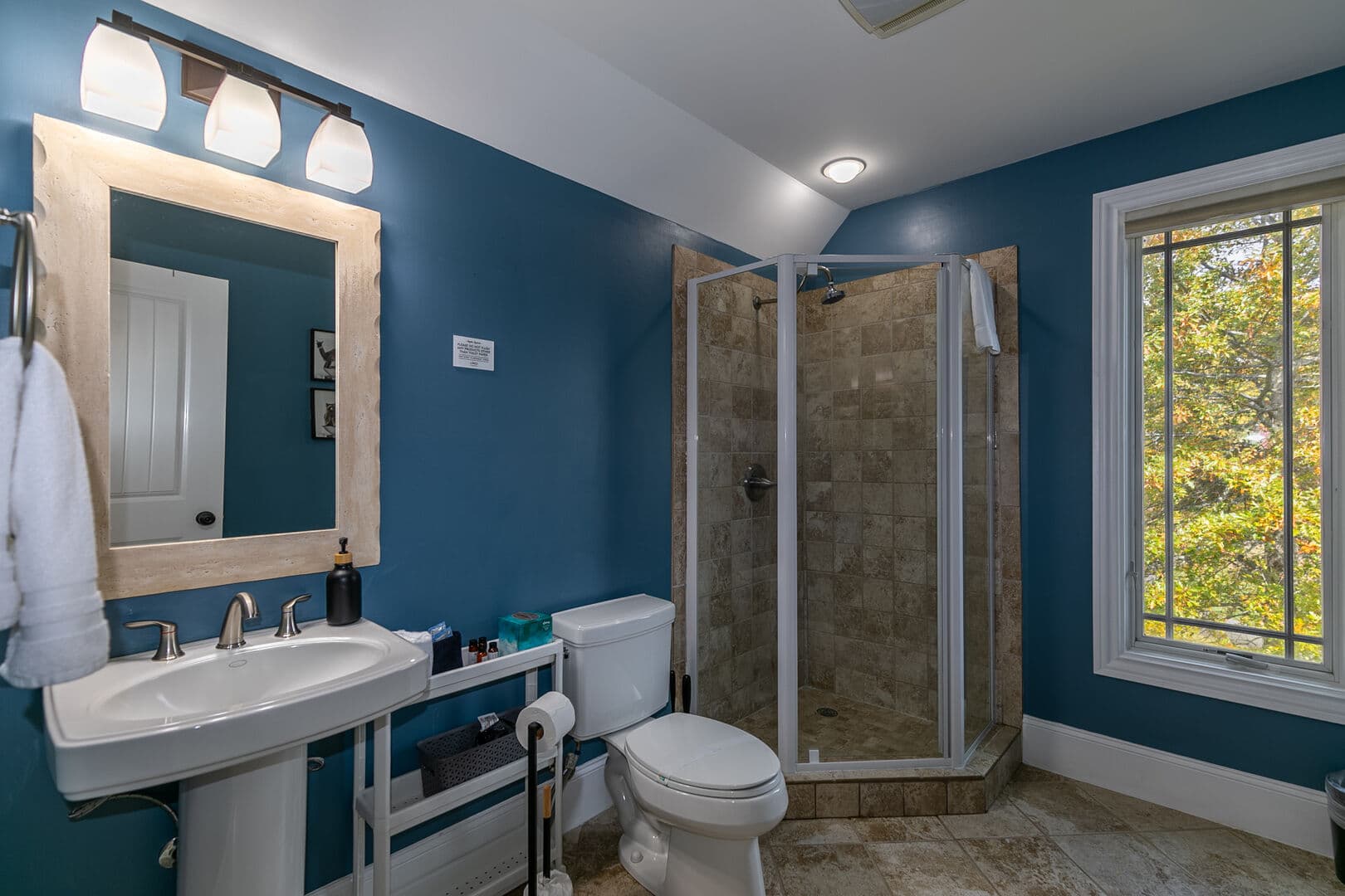 Mountain Top House - Image 20