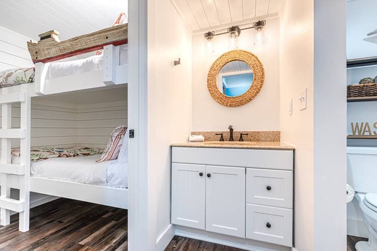 Bayou Townhome - Image 25