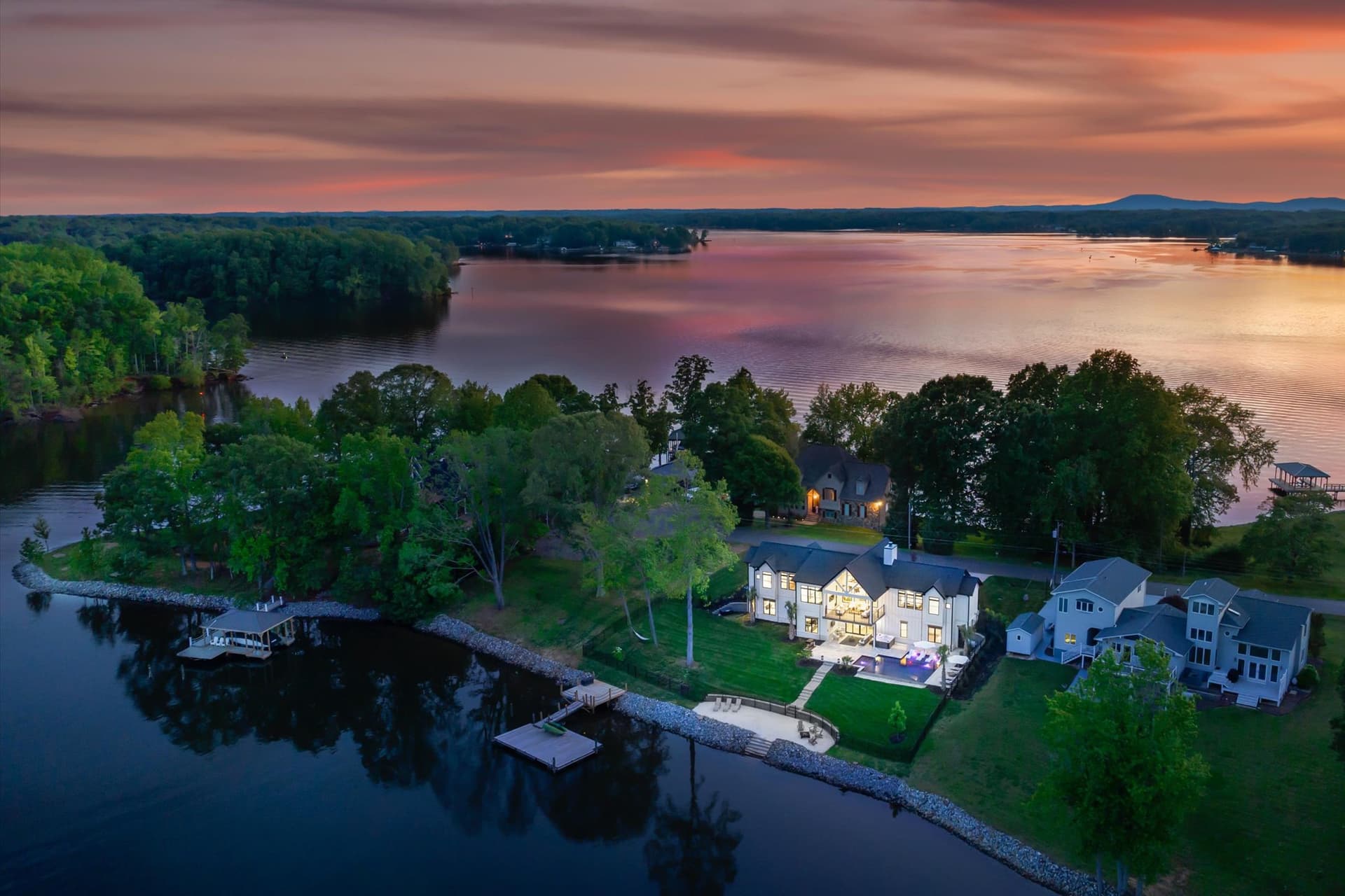 Hogan Crest - Image 2