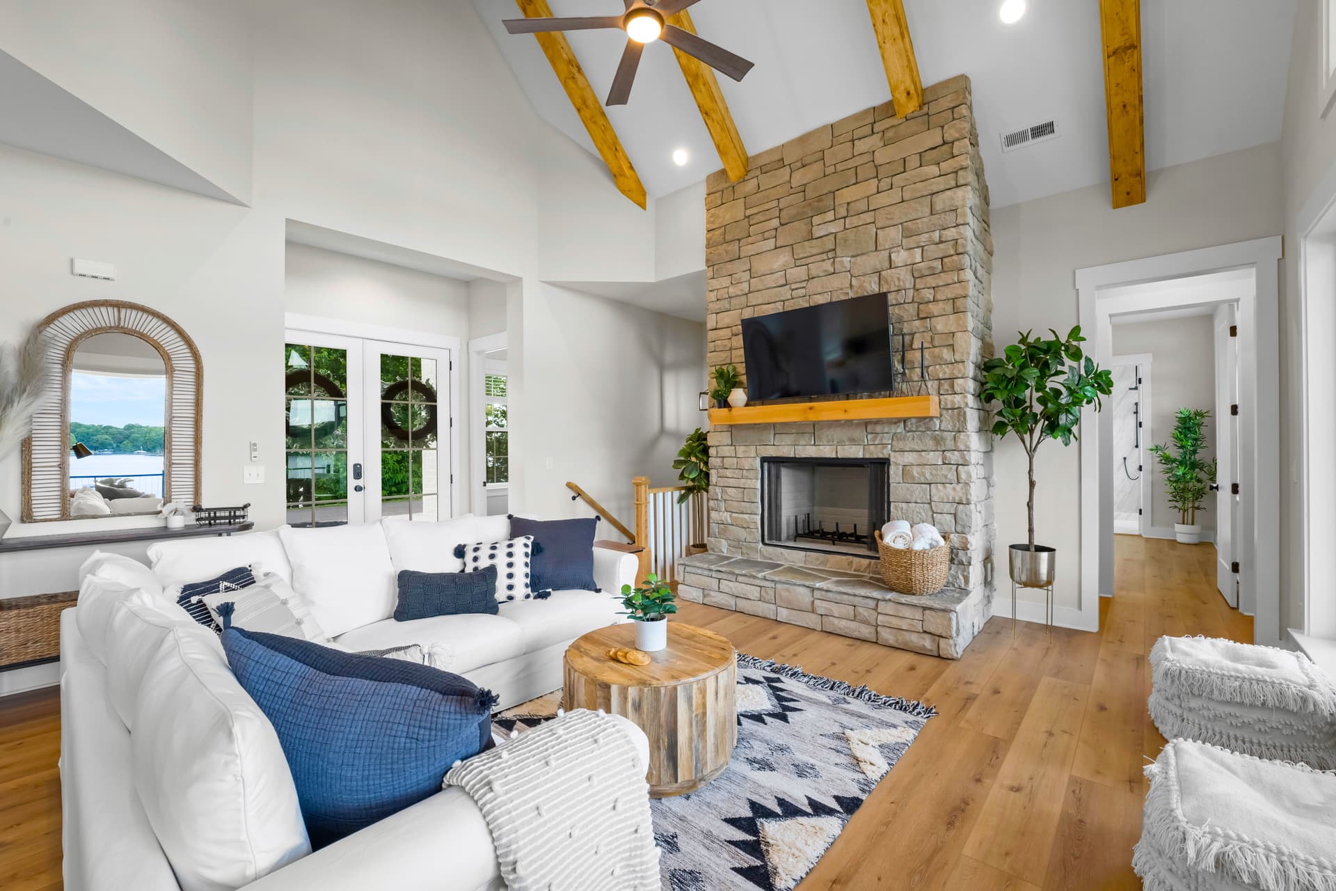 Hogan Crest - Image 8