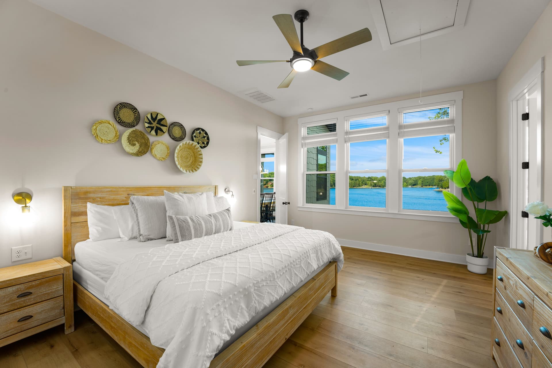 Hogan Crest - Image 19