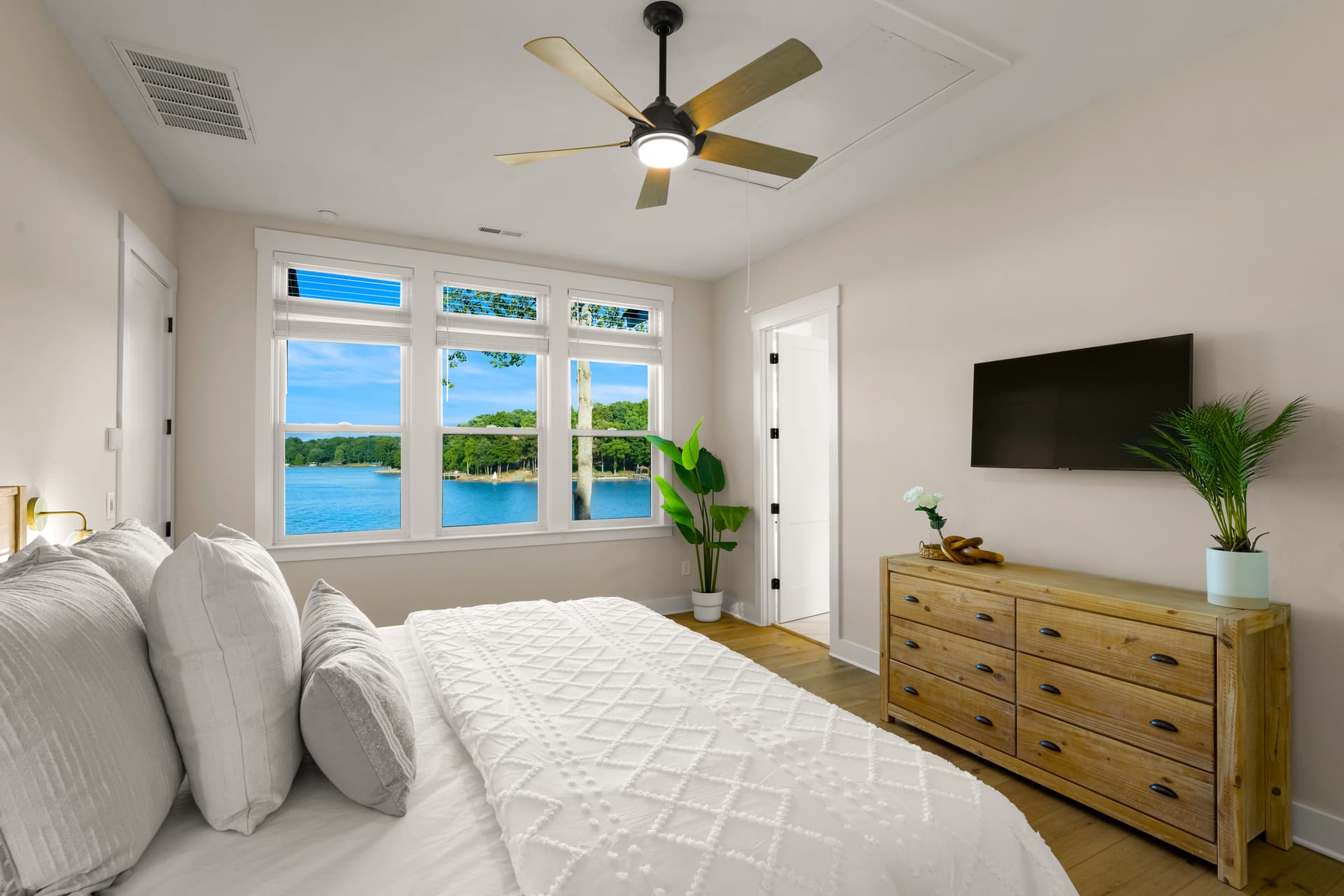 Hogan Crest - Image 20