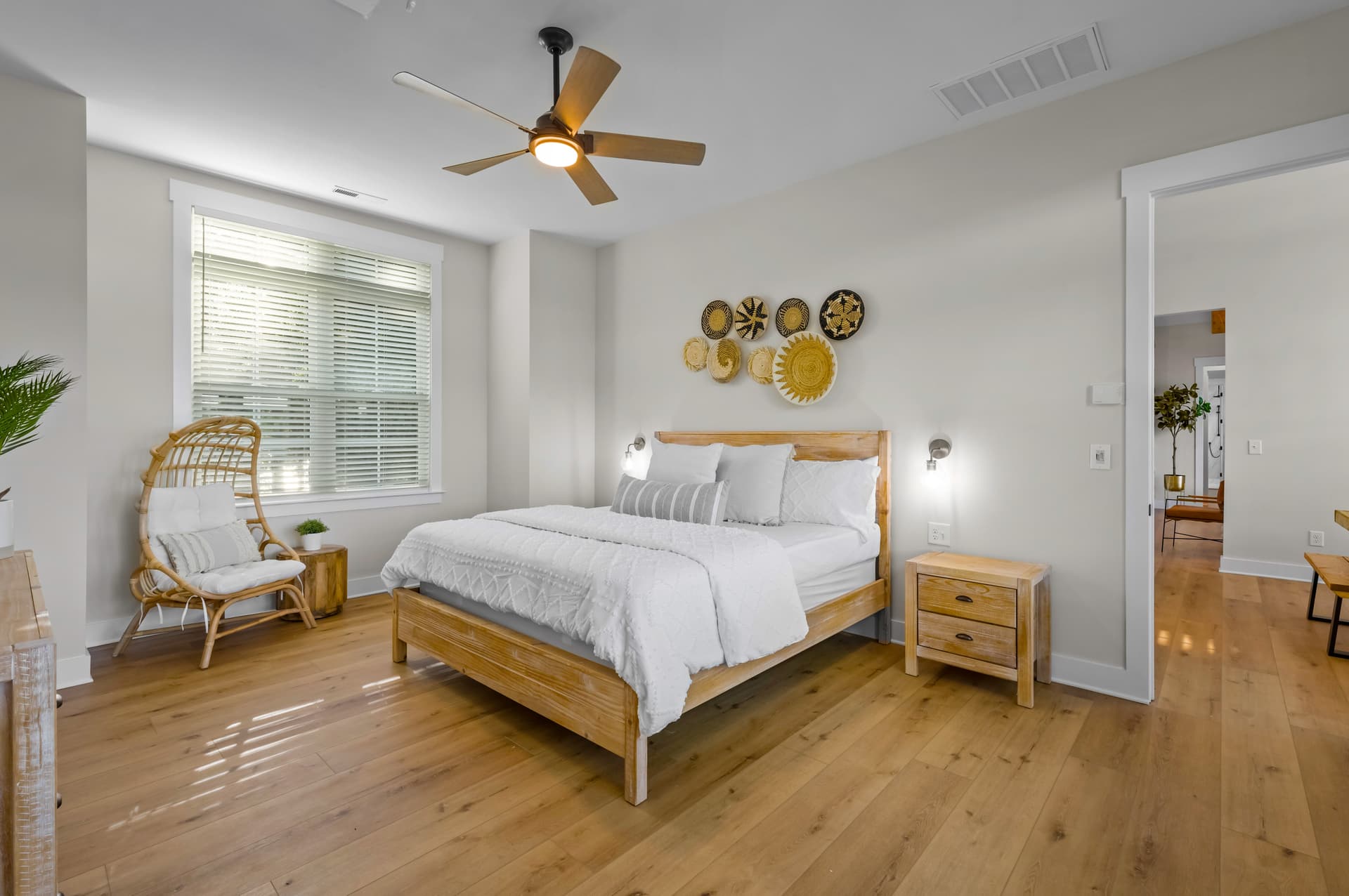 Hogan Crest - Image 22