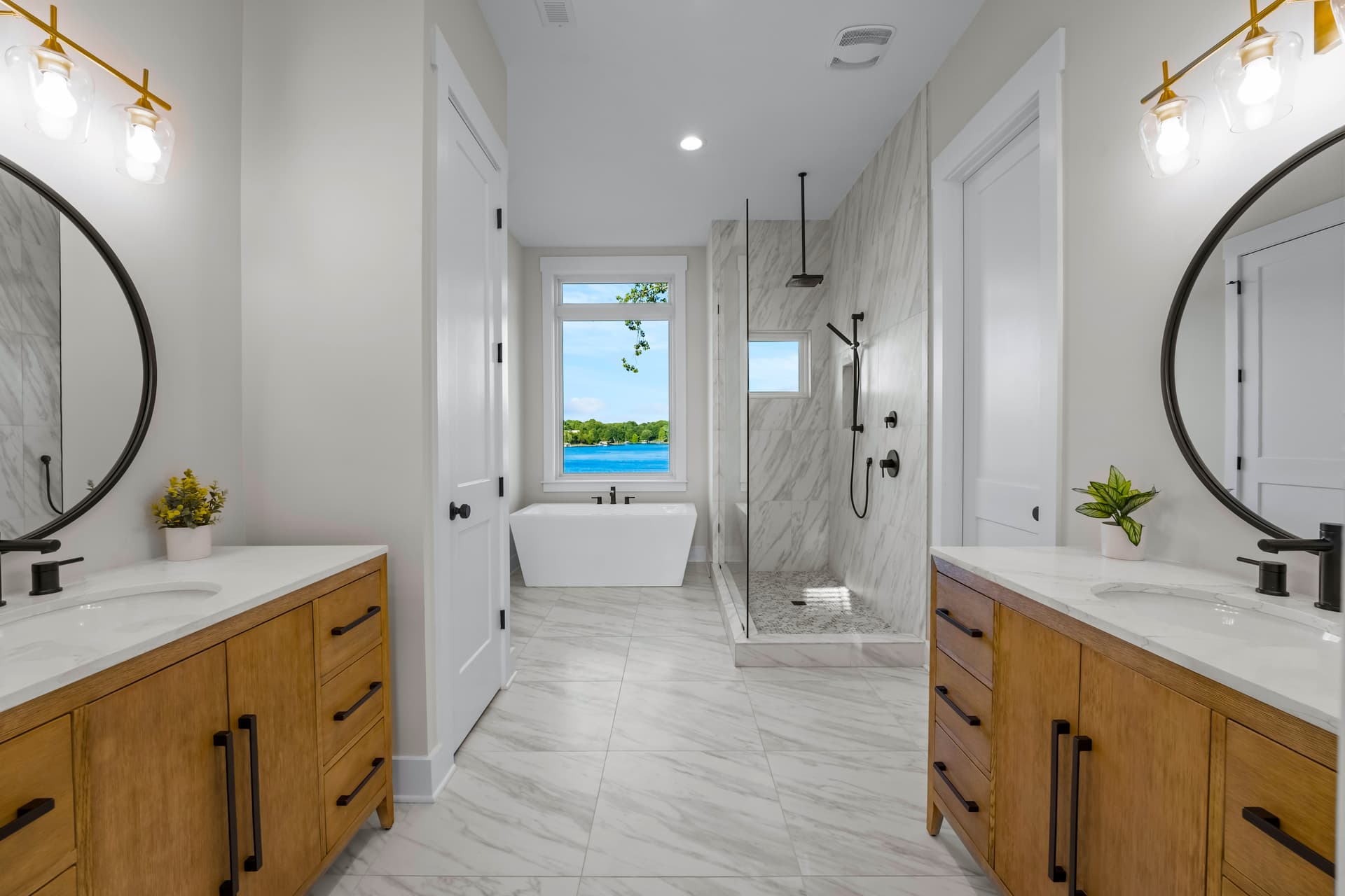 Hogan Crest - Image 24