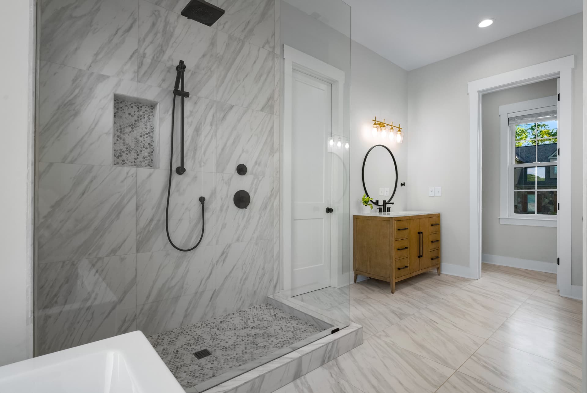 Hogan Crest - Image 25