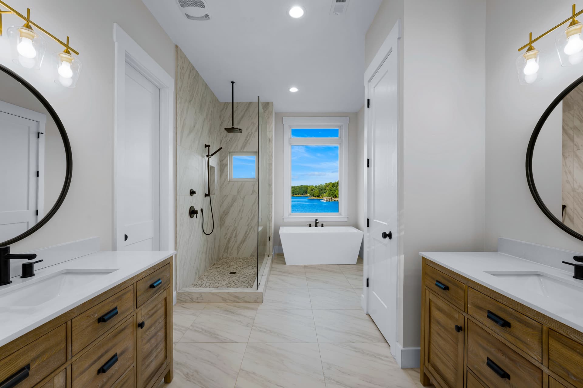 Hogan Crest - Image 28