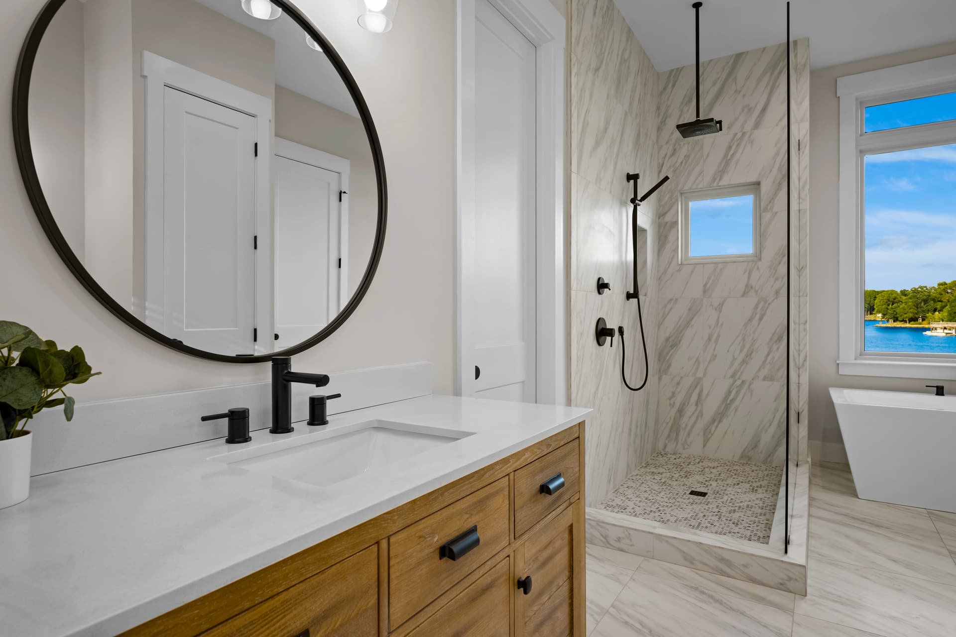 Hogan Crest - Image 31