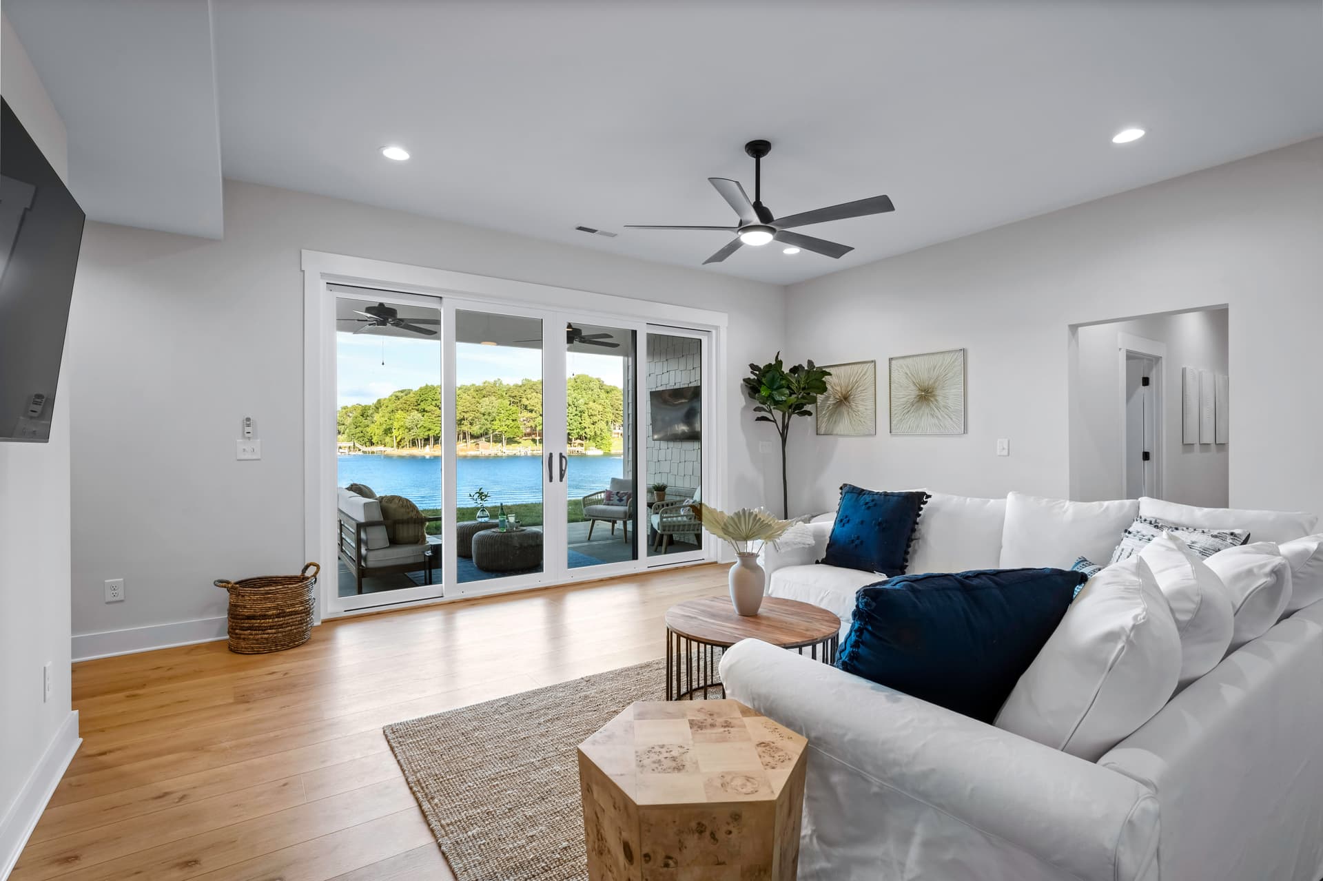 Hogan Crest - Image 33