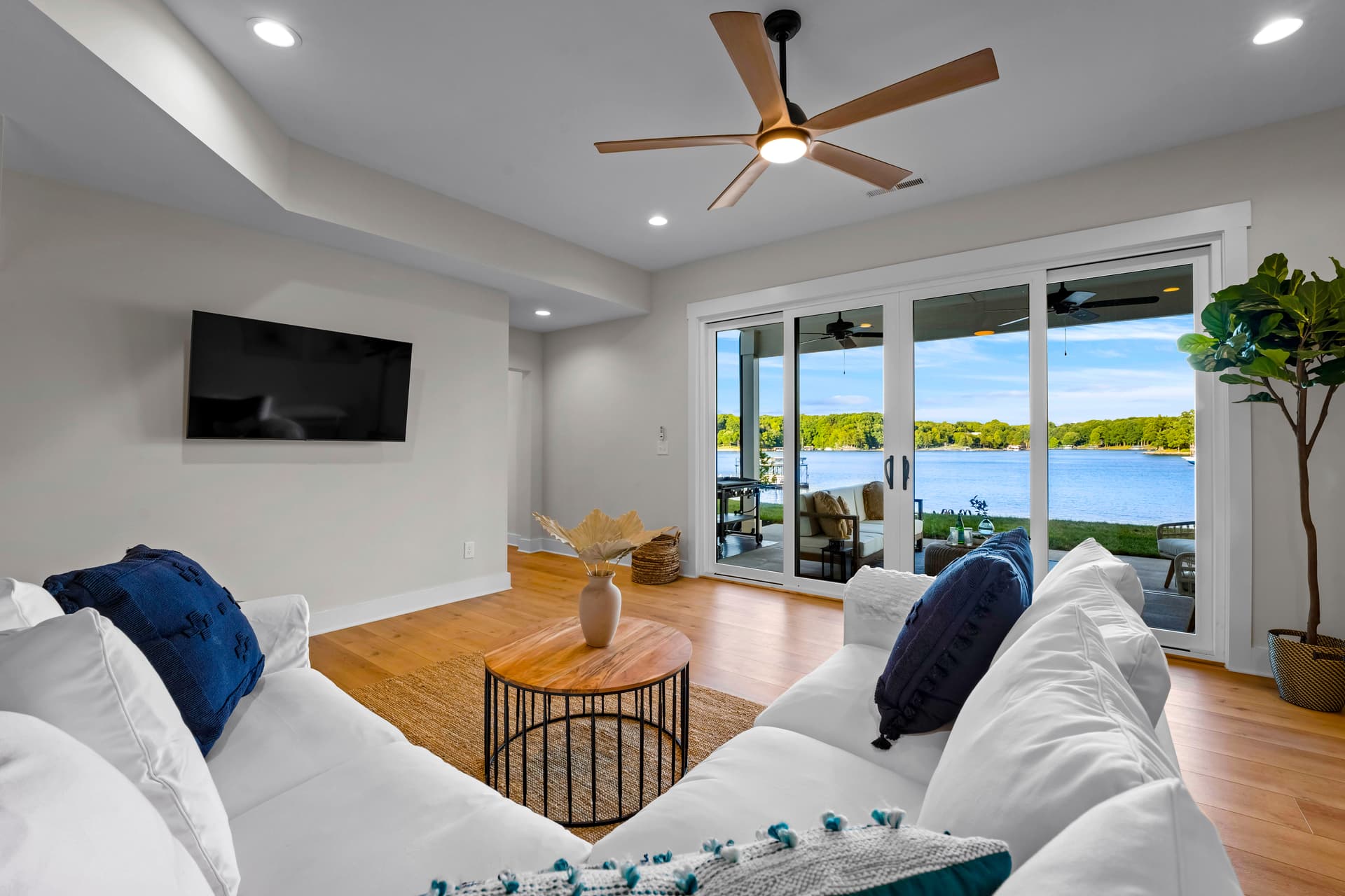 Hogan Crest - Image 34