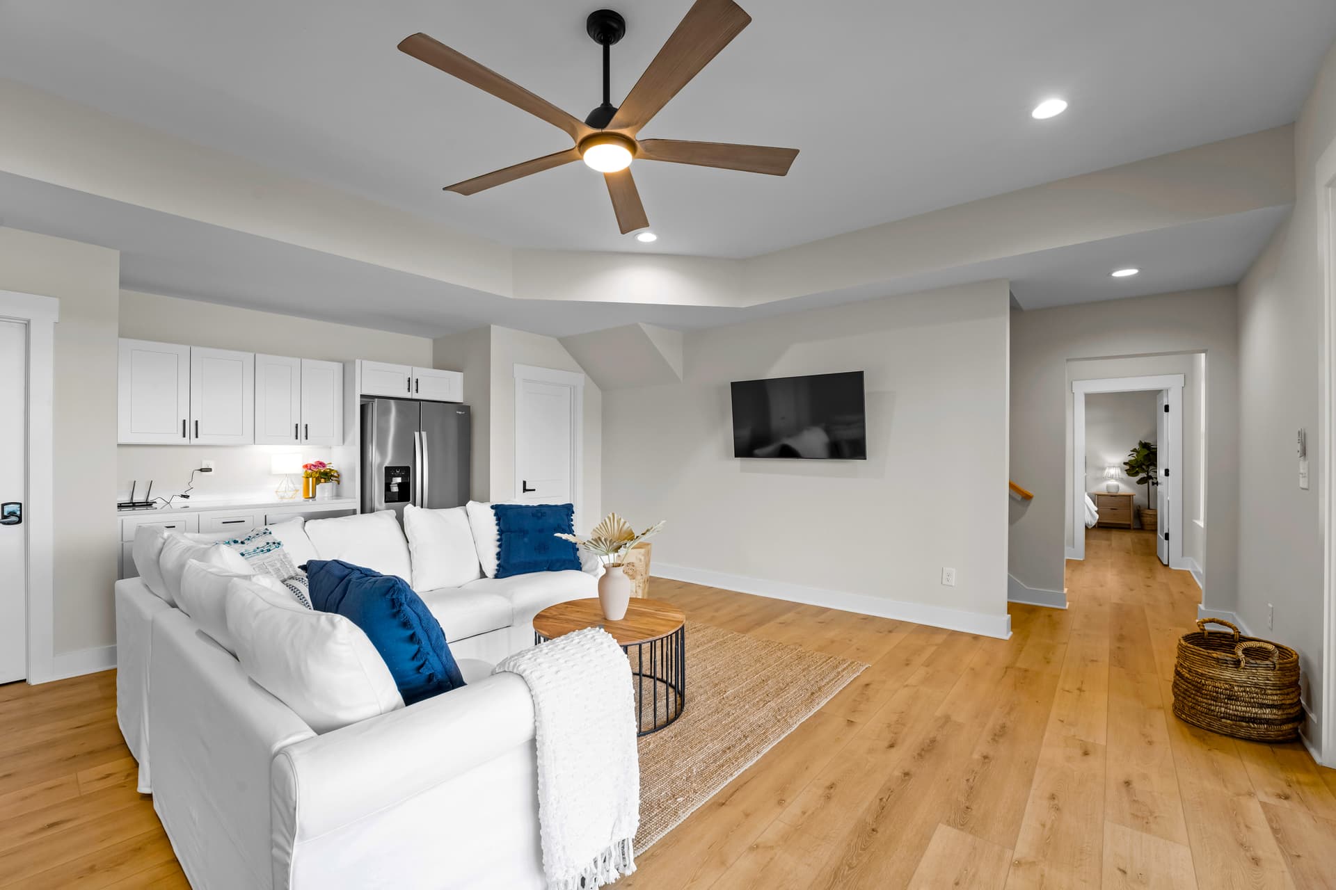 Hogan Crest - Image 35