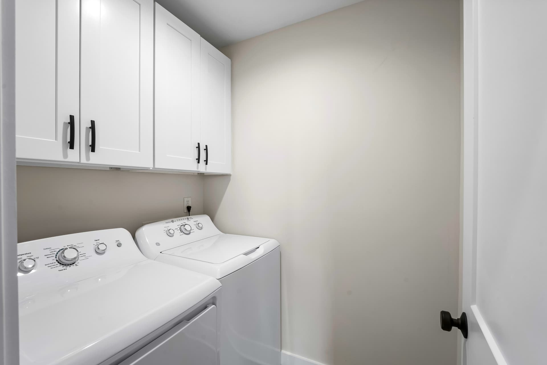 Hogan Crest - Image 38