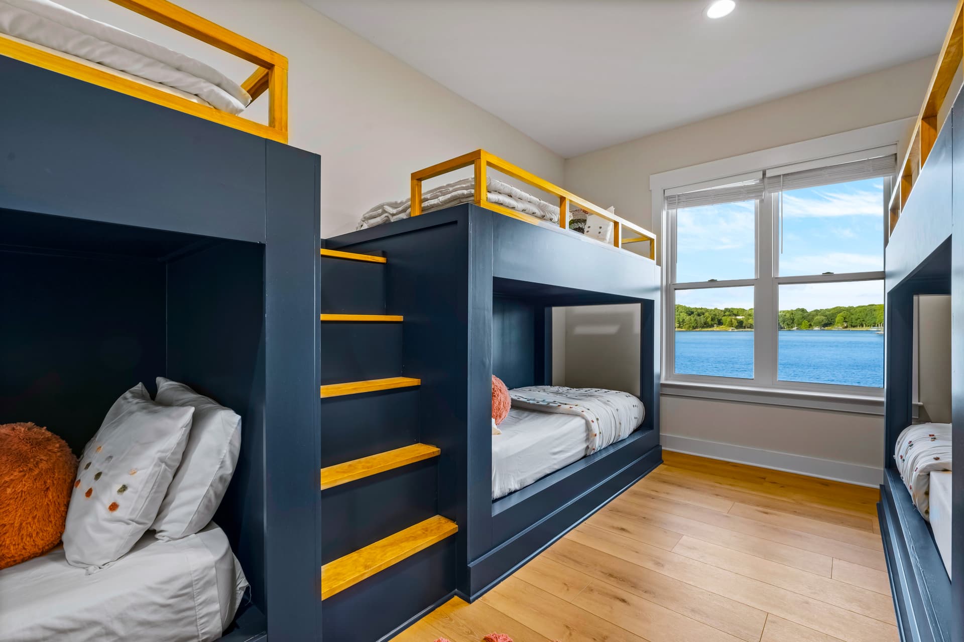 Hogan Crest - Image 40