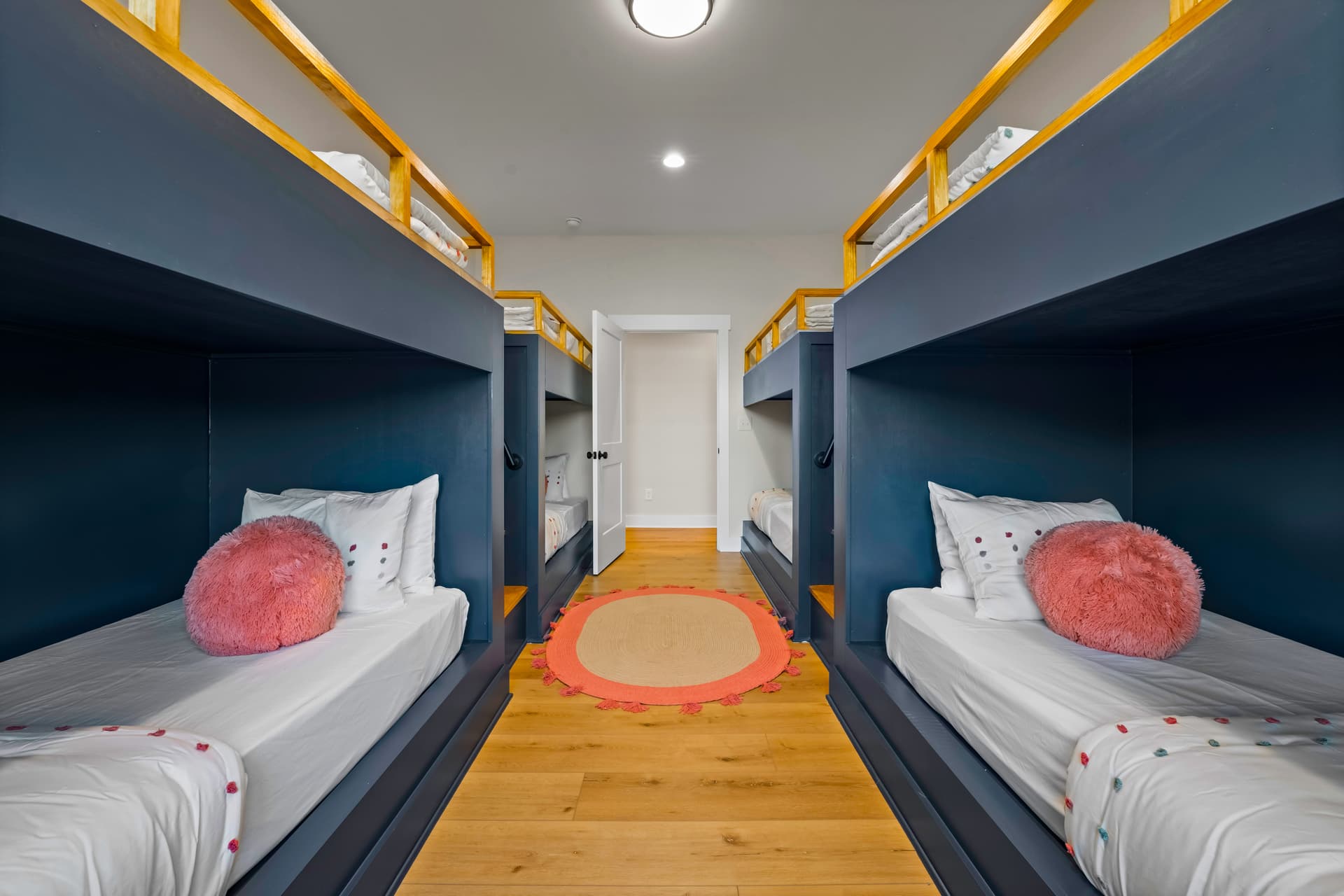 Hogan Crest - Image 41