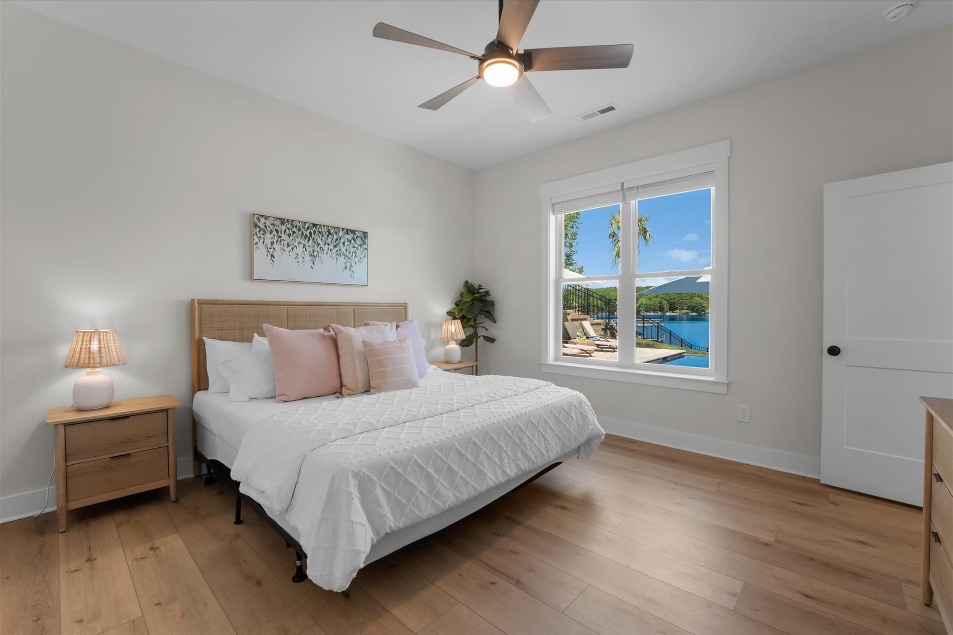 Hogan Crest - Image 42