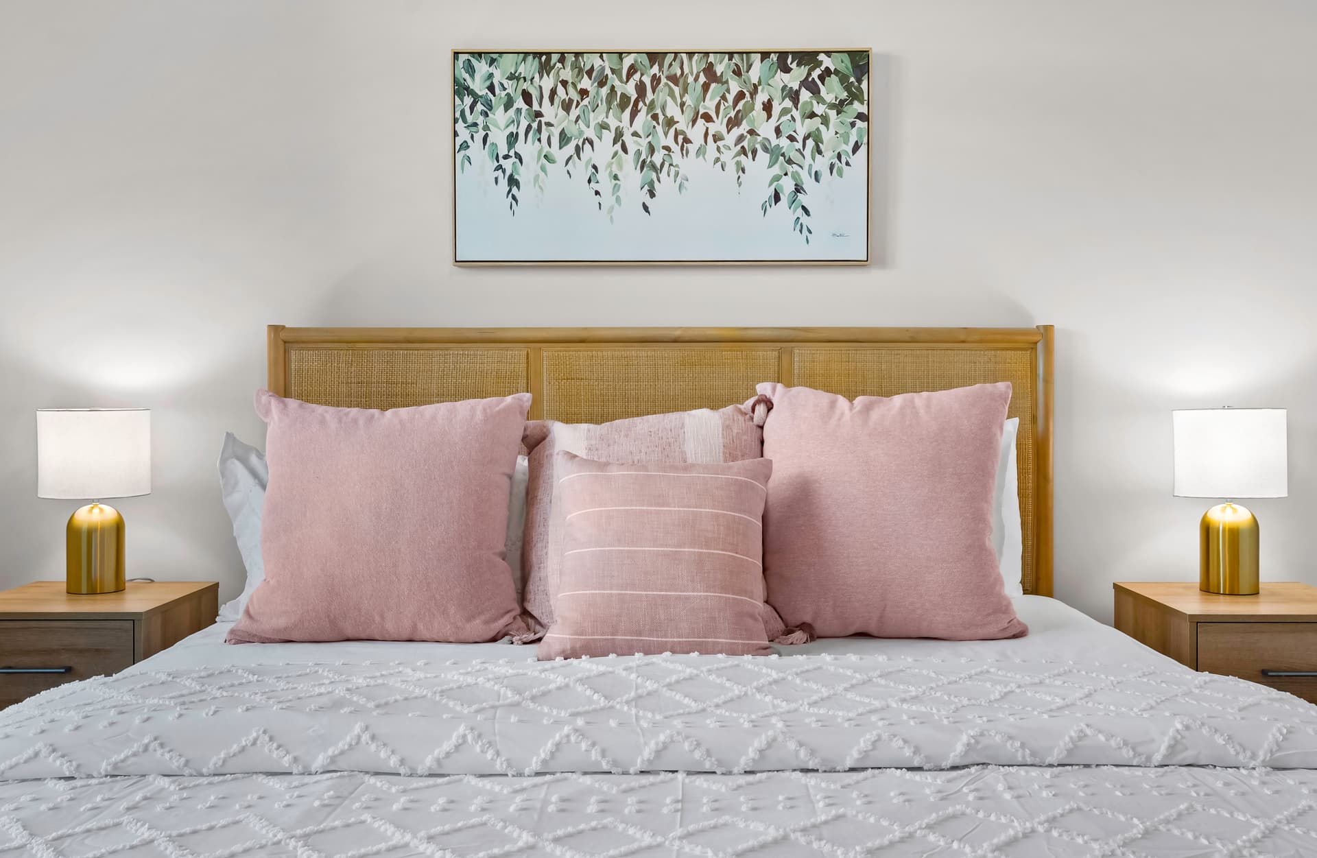 Hogan Crest - Image 44