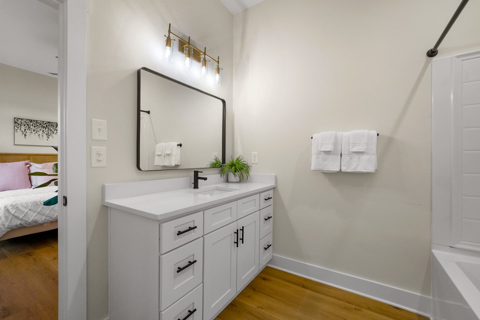 Hogan Crest - Image 46