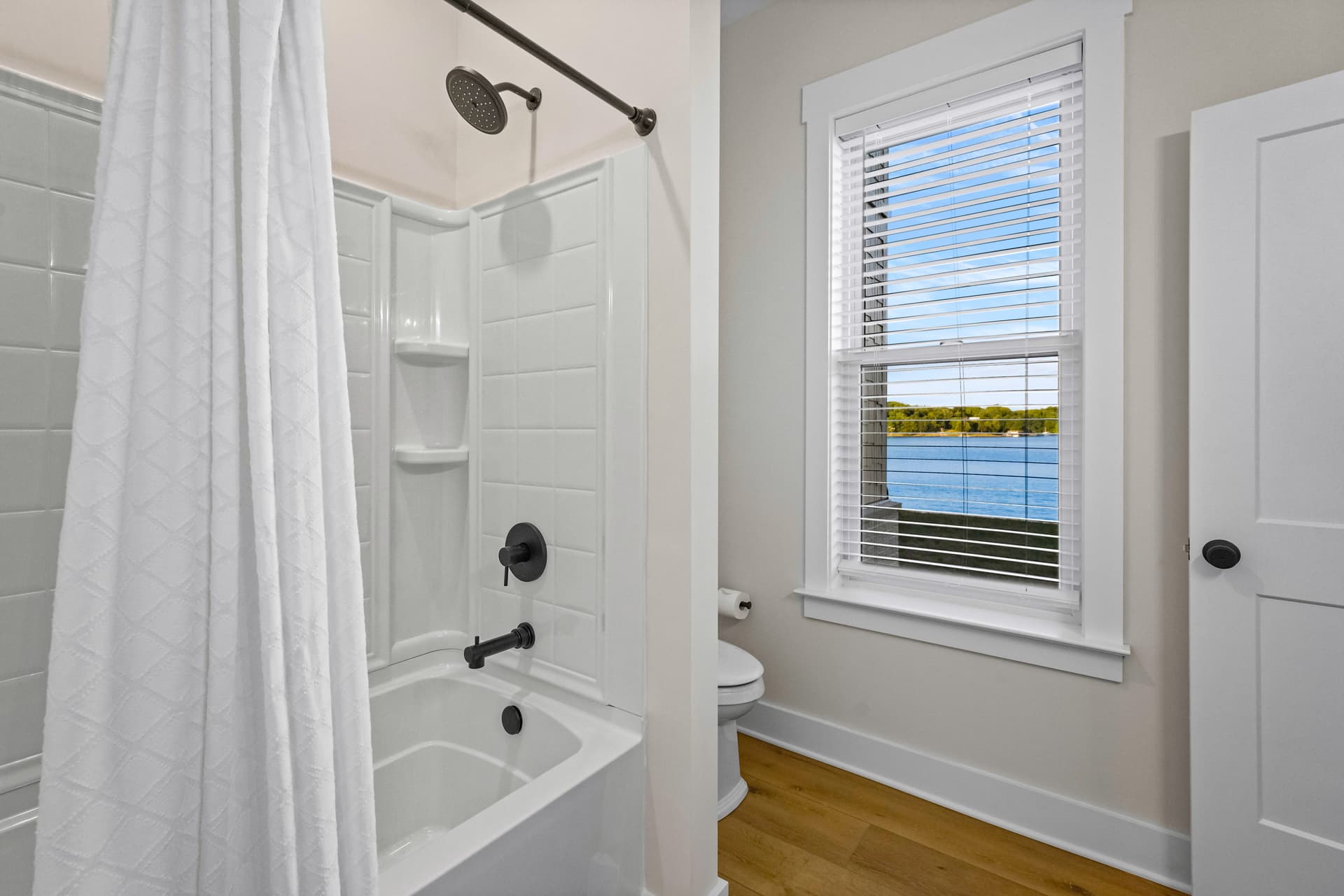 Hogan Crest - Image 47