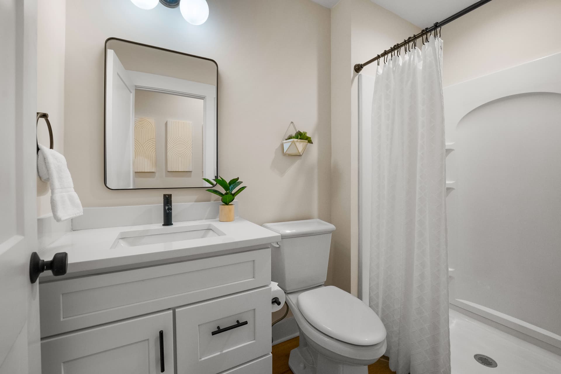 Hogan Crest - Image 48