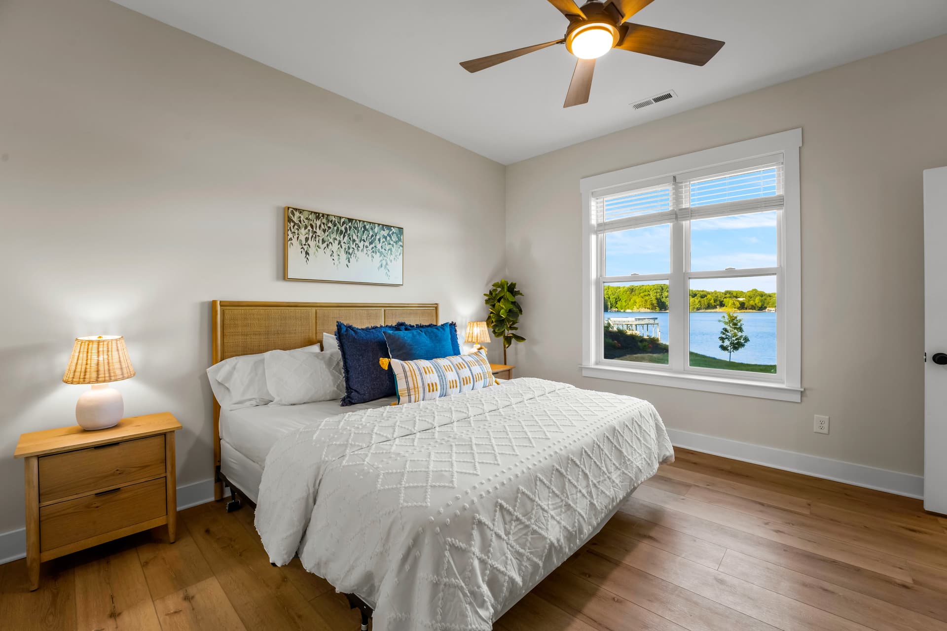 Hogan Crest - Image 49