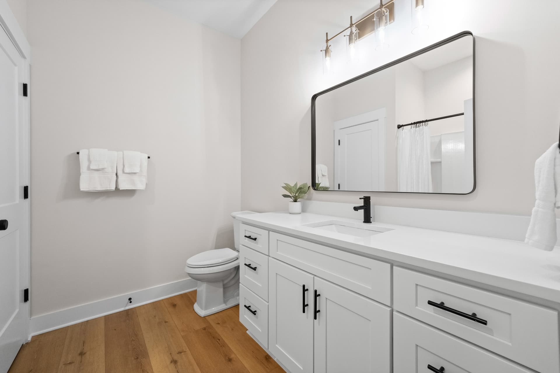 Hogan Crest - Image 52