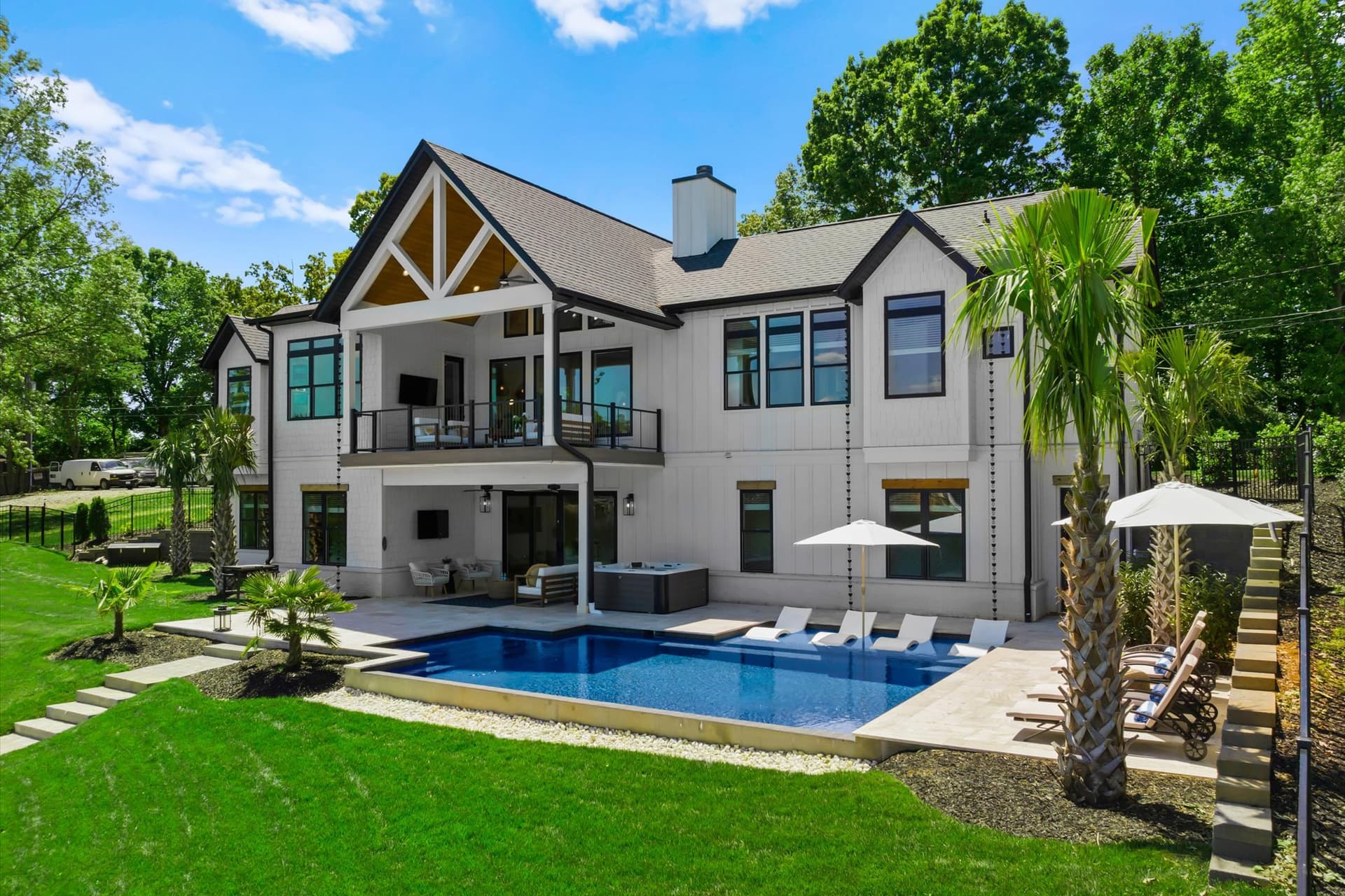 Hogan Crest - Image 63