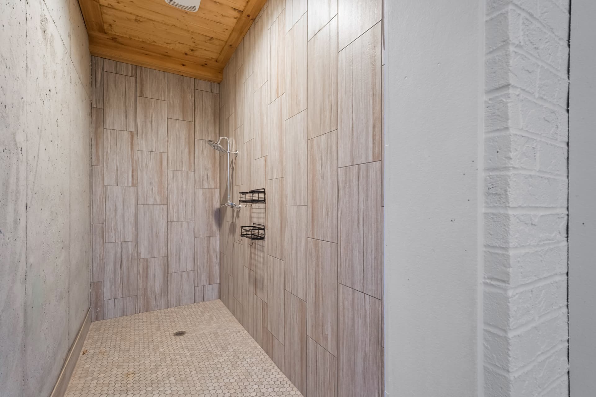 Hogan Crest - Image 67