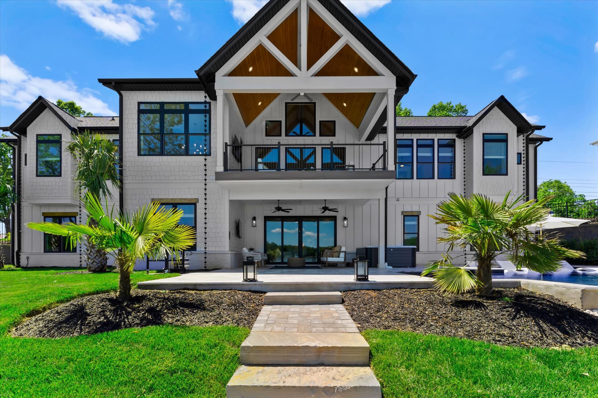 Hogan Crest - Image 74