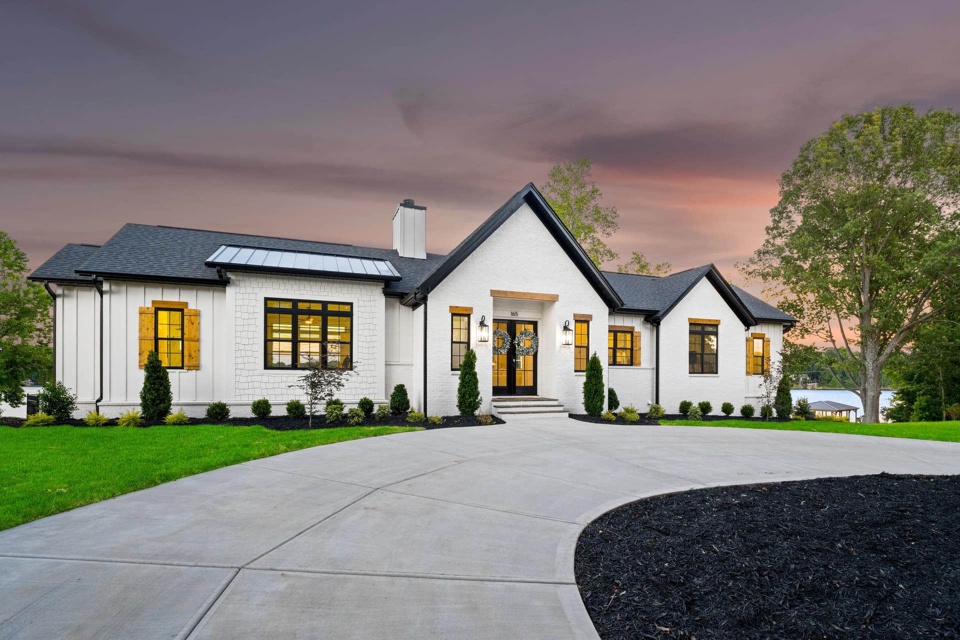 Hogan Crest - Image 78