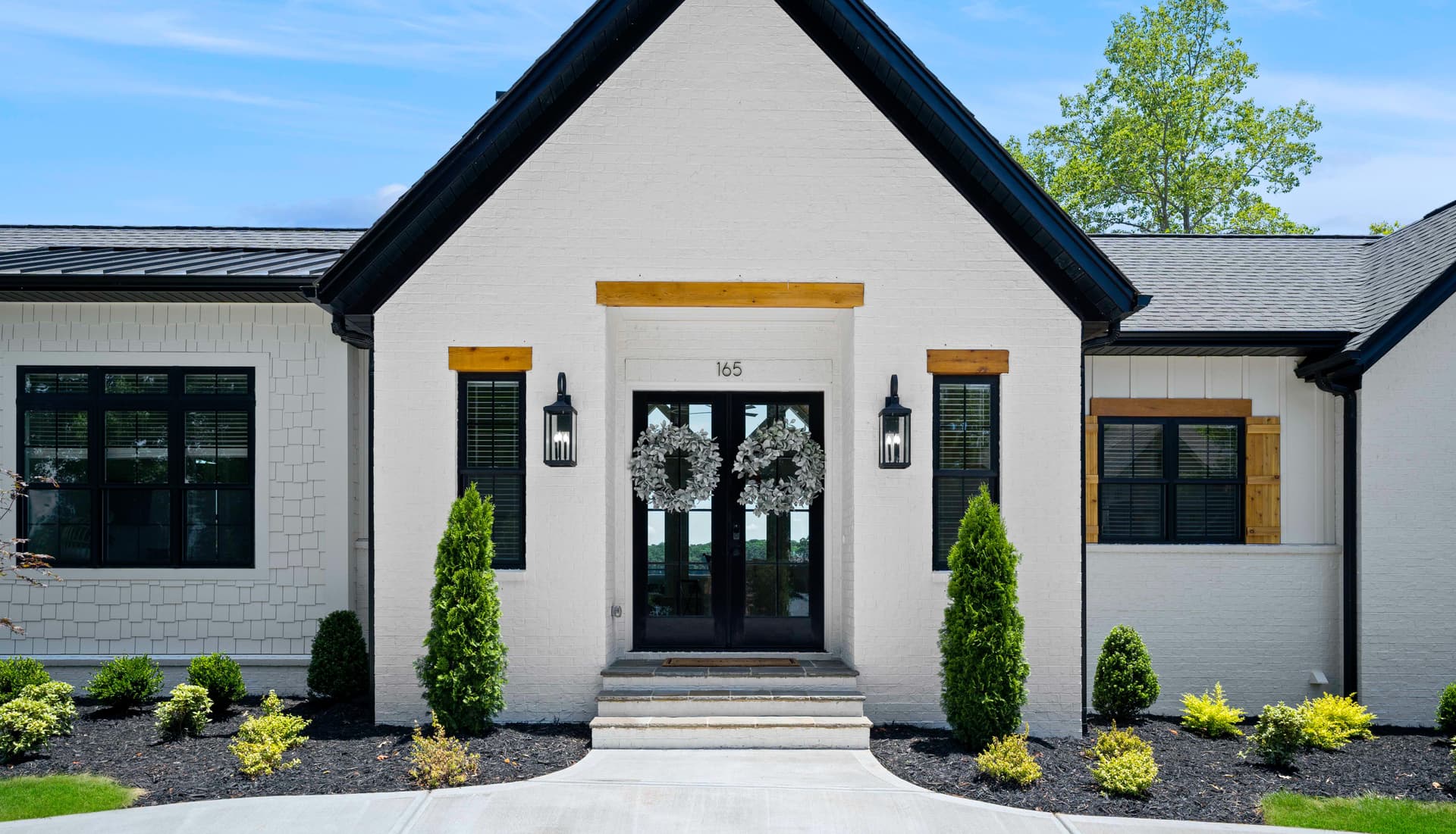 Hogan Crest - Image 79