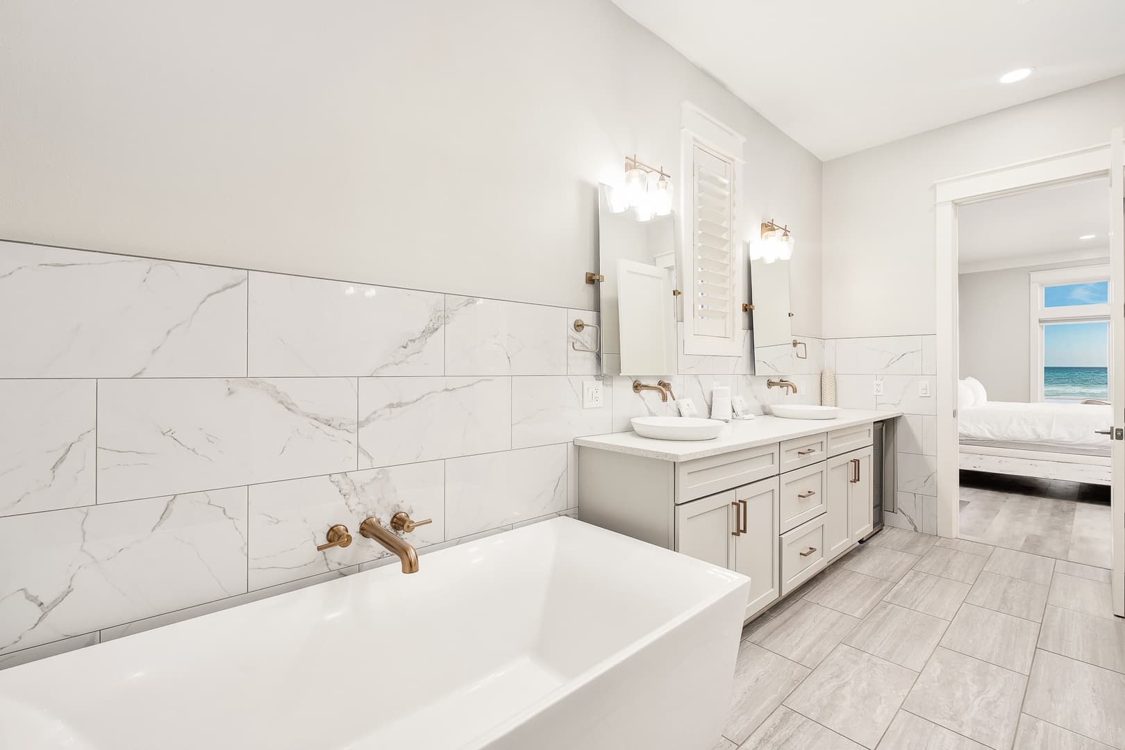 Latitudes - Image 27