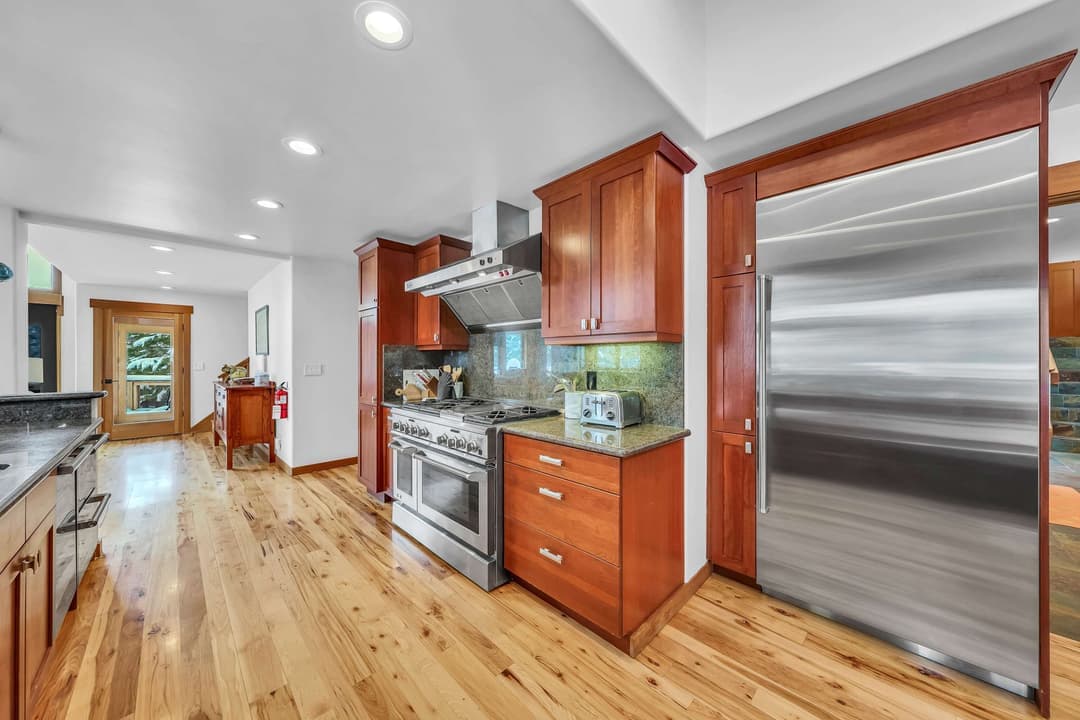 Stunning Mountain Gem - Image 11