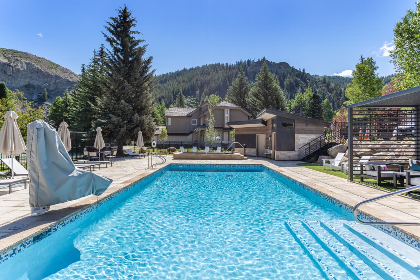 Rocky Mountain Retreat - Image 3