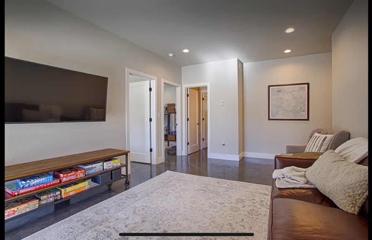 Echo Pines Chalet - Image 9