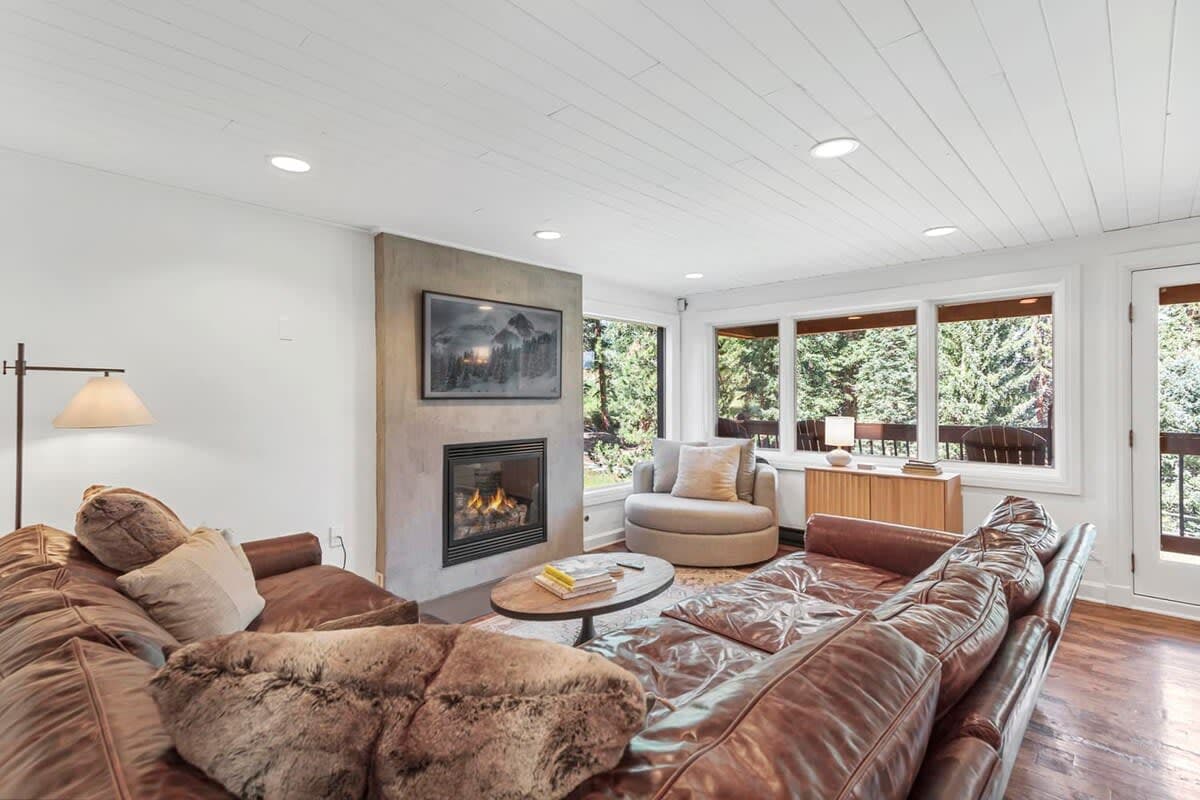 Peak Eight Mountain Escape - Image 4