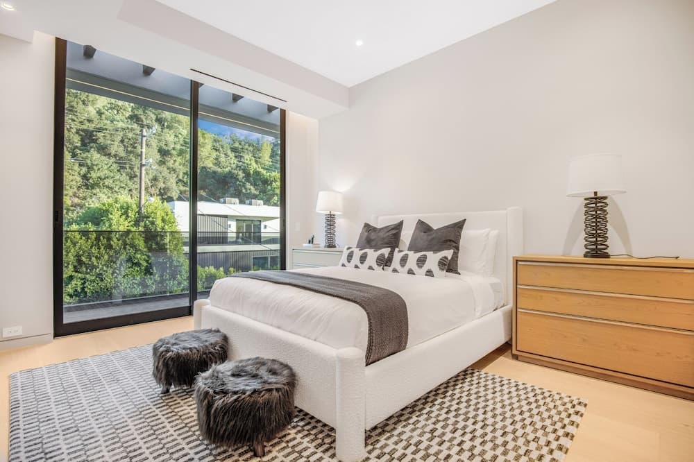 Hutton Modern - Image 4