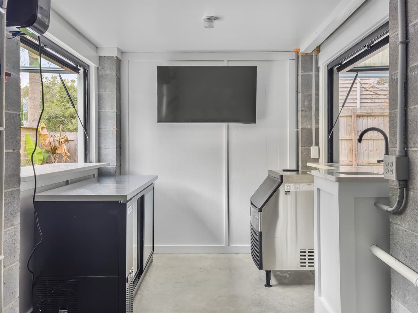 Amalfi Palms - Image 61