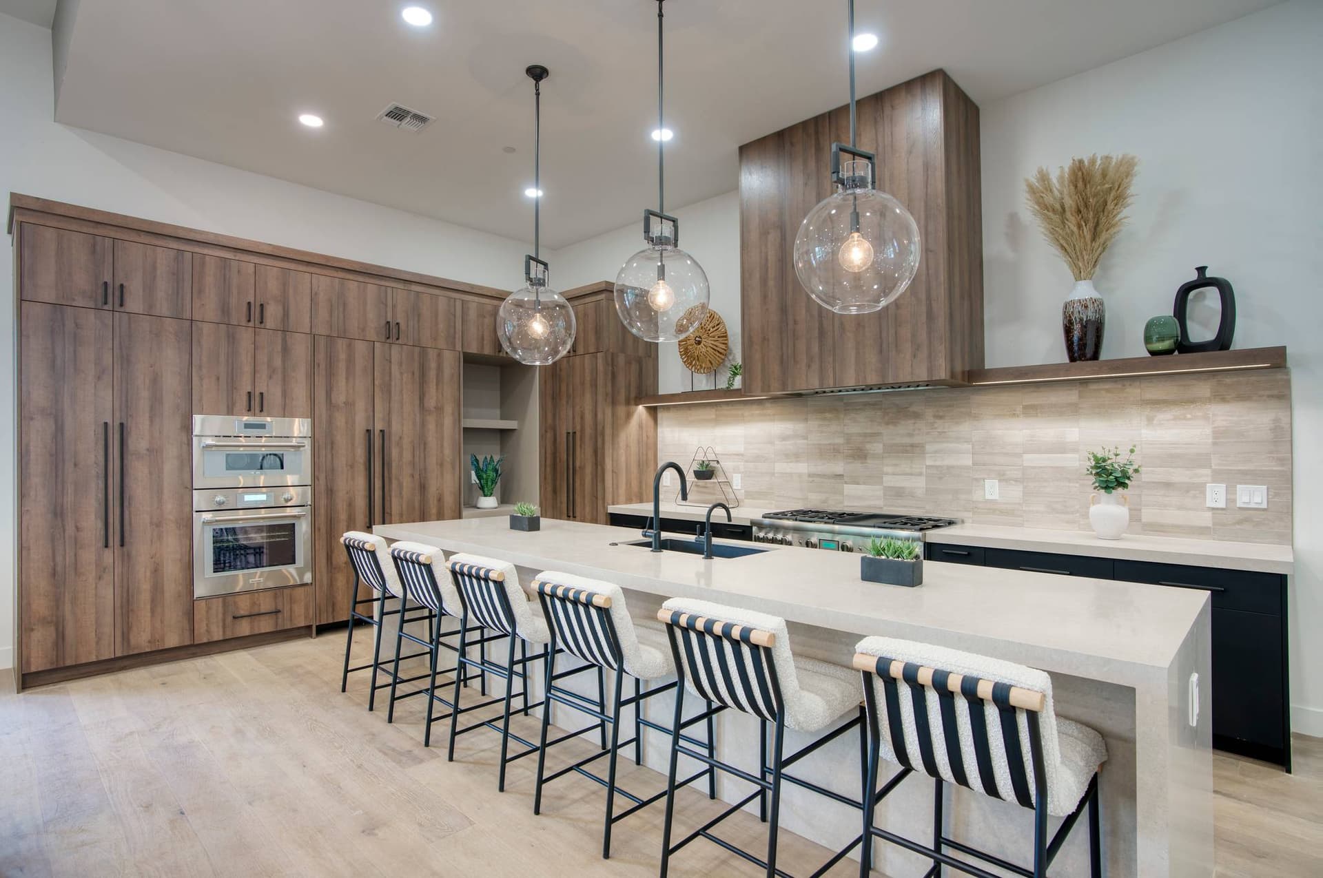 Estate on Harmony - Image 20