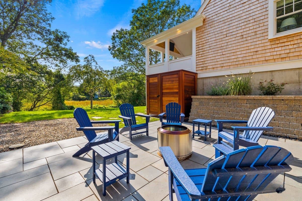 Down Easy - Image 24