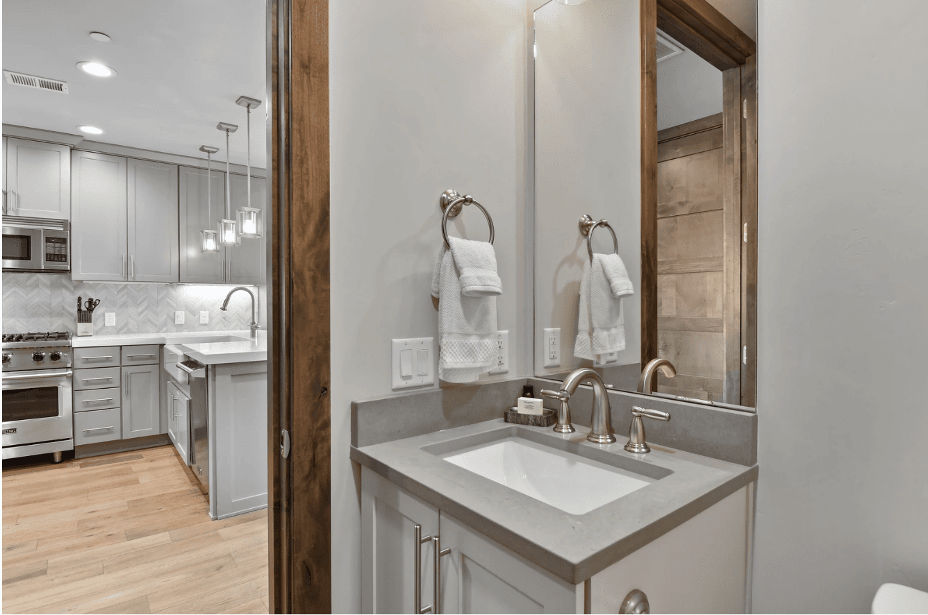 Alpine Abode - Image 8