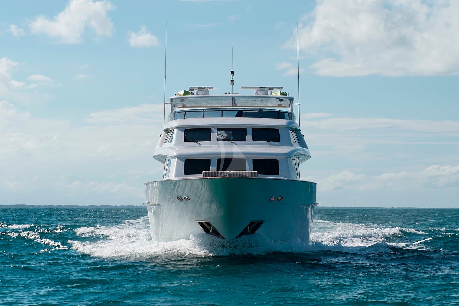 Beachfront Yacht - Image 21