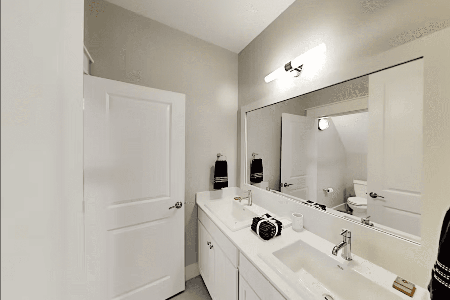 Parrots Cove - Image 25